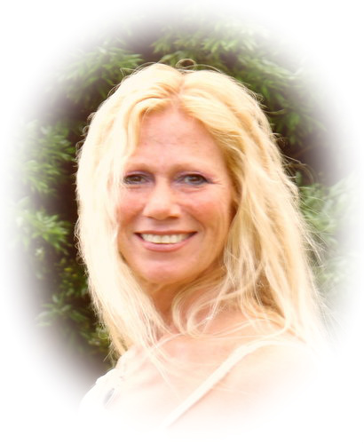 Lisa T. Brown: „L(e)ichter und L(e)ichter & Höher und Höher & Tiefer und Tiefer nach innen … um zu erforschen und die eigene WIRKlichkeit in die manifeste Körperlichkeit zu träumen“, 23.07.2018