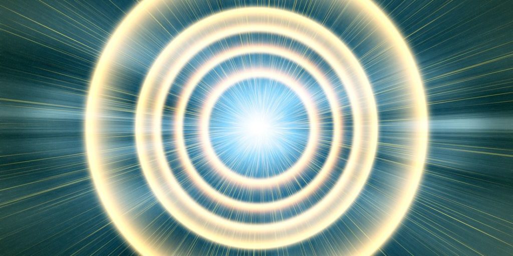 Lisa T. Brown: “Wir bewegen uns in die Sternen-Tor-Ausrichtung … Die alten Mechanismen kollabieren, wodurch massive Verschiebungen in WARP-Geschwindigkeit stattfinden … Es geschieht Vereinigung auf einer viel höher dimensionalen Zeitachse … Dein Licht ist deine NEUE Währung“ vom 23.09.2018