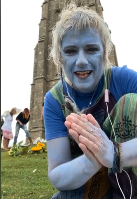 Amanda Lorence verankert zum 22. und letzten Mal die Energien der Befreiung am Glastonbury Tor!