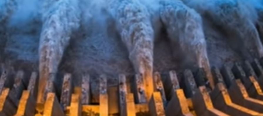 Große Flutwelle in China I Der Wasserpegel des Drei Schluchten Damms hat sämtliche Warnstufen überschritten I Gebrochene Talsperre
