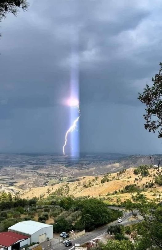 Pars Kutay: Mysteriöse massive Energiewelle traf vor kurzem die Erde und WIR können die Auswirkungen sehen. 19.08.2022