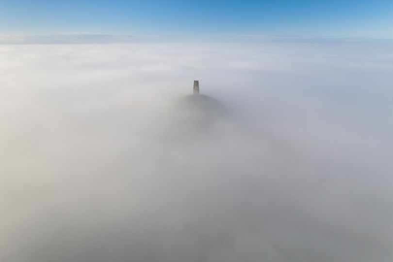 Amanda Lorence: Wenn ein Bild mehr sagt als tausend Worte…Das Herz-Chakra…Glastonbury Tor…heute 💜🙏💚5.12.22