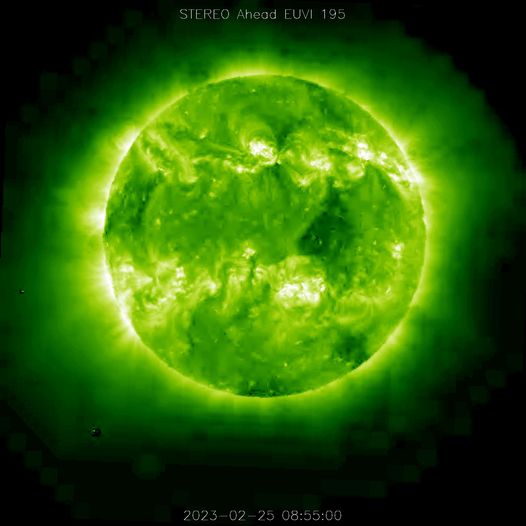 Carta Astral: 26.02.2023: Zwei Flares der Klasse M, mehrere Flares der Klasse C und jetzt ein koronales Loch vor der Erde, das den Kp-Index ansteigen lässt.