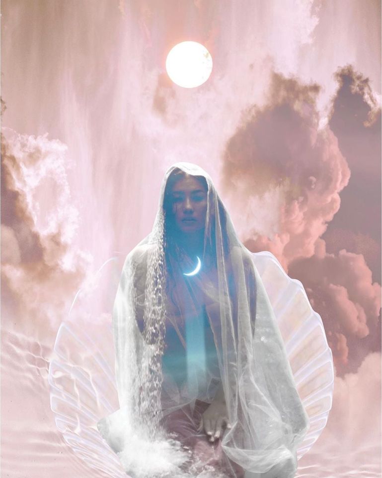 Ein gigantischer karmischer, weiblicher Zyklus schließt sich ab. Sophie Bashford