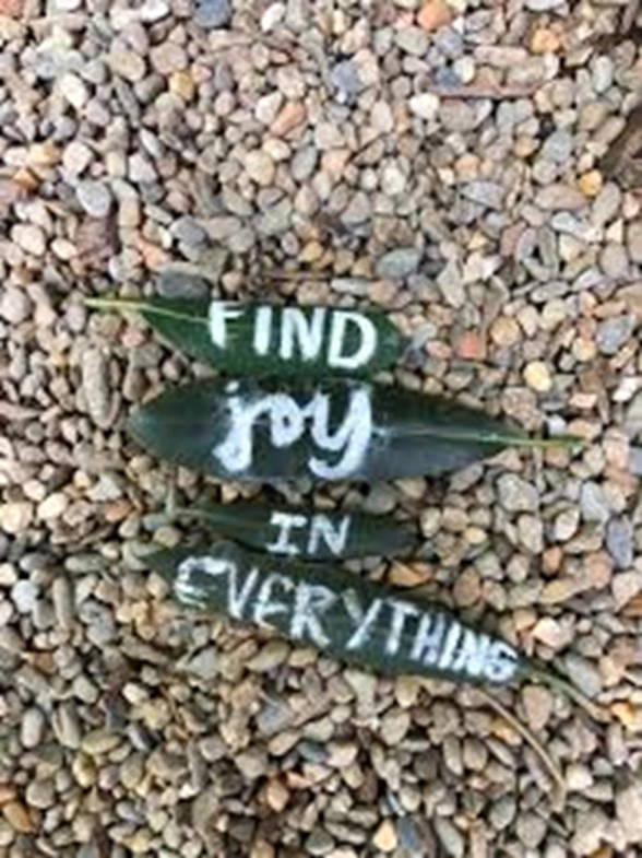 Da ist … Es gibt. Jennifer Farley