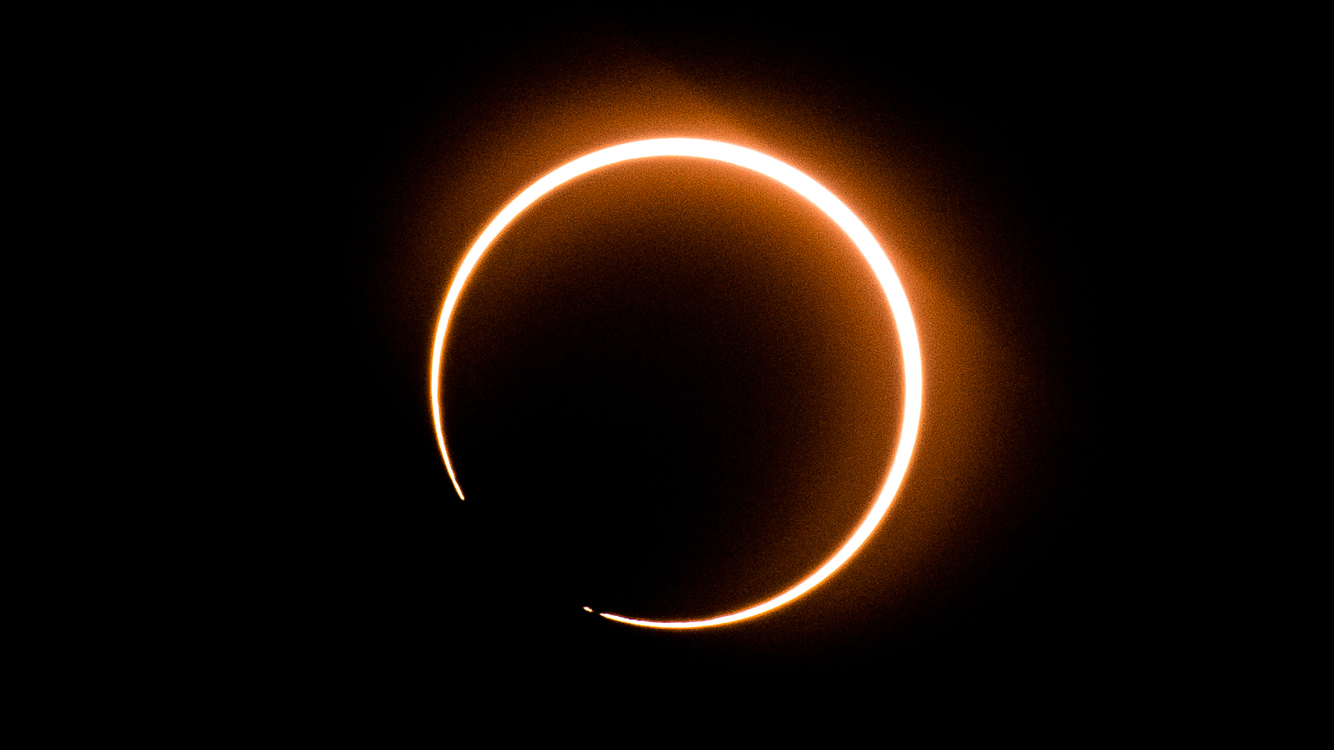 Dienstag, 17. Februar, Ringförmige Sonnenfinsternis