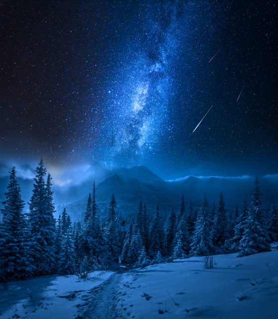 „Stern von Bethlehem“, Mond und Sternschnuppen vor Weihnachten am Abendhimmel sichtbar